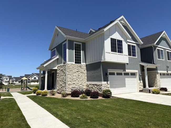 Building Photo - Available Now! Modern Townhome with Unfinished Basement & Washer/Dryer Included