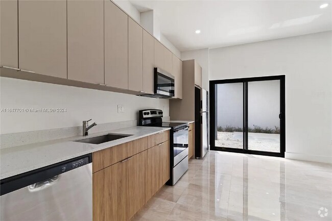 Building Photo - 135 SW 114th Ave Rental