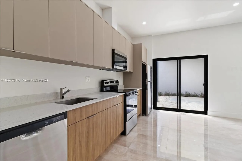 Photo - 135 SW 114th Ave
