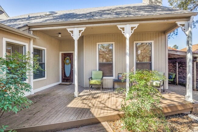Building Photo - BEAUTIFUL GARDEN HOME IN RIVER OAKS