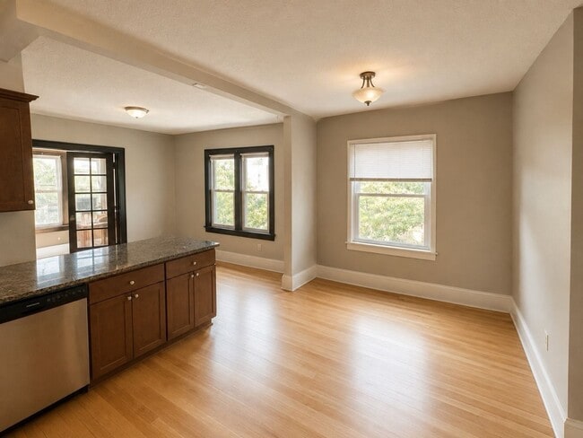 Building Photo - 422 Pierce St Unit #3