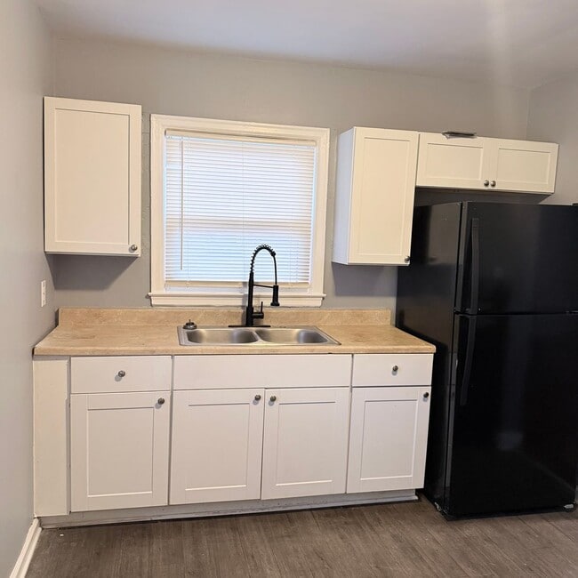 Building Photo - 553 Freeman Dr