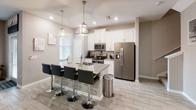 Building Photo - 8511 Golf Wy Rental