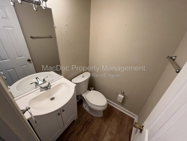 Photo - 14611 Earlham Ct