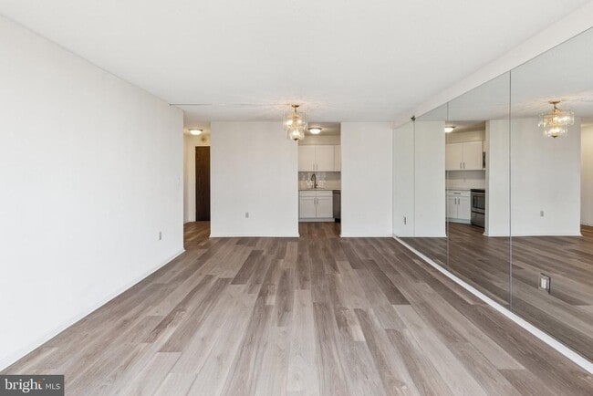 Building Photo - 2020 Walnut St Unit 14J Rental