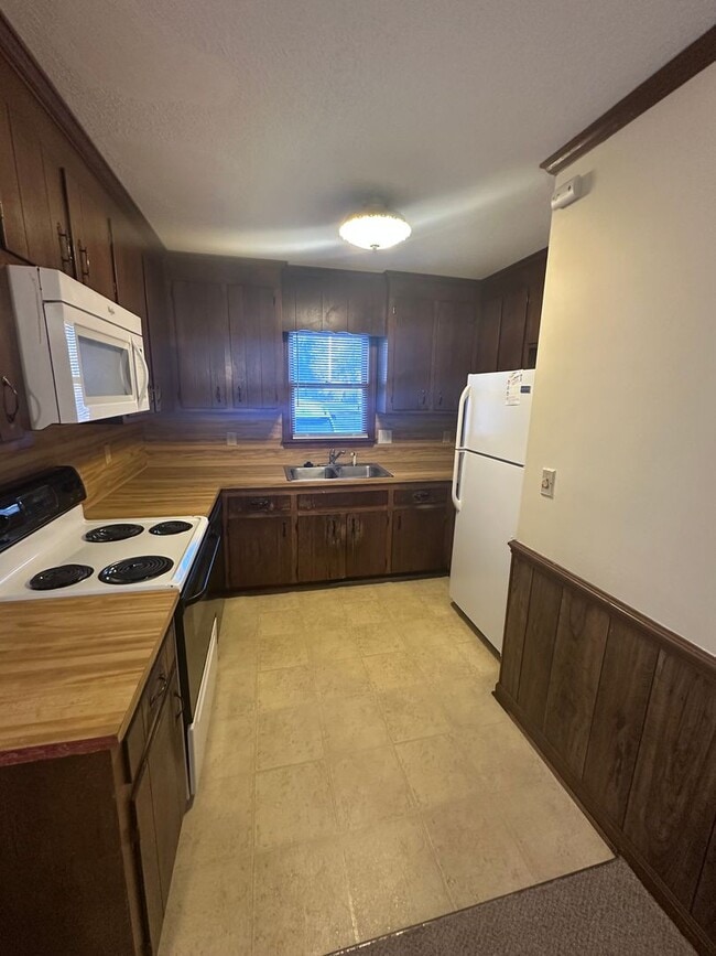 Photo - Spacious 2BR, 2.5BA Townhome Near NCSU! LE...