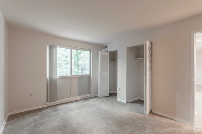 1 BR, 1 BA - 820 SF - Londonderry Apartments