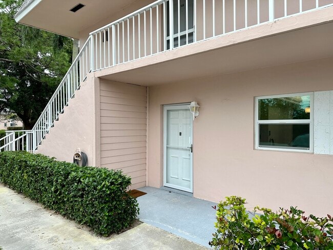 Building Photo - 18081 SE Country Club Dr Unit 101 Rental