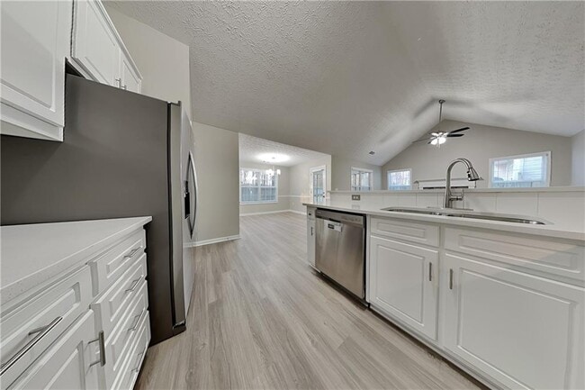 Photo - 230 Lake Valley Dr SW