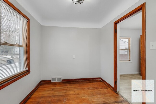 Photo - ~ 3 BEDROOM 1 BATH BUNGALOW SECURTIY DEPOSIT SPECIAL ~$500