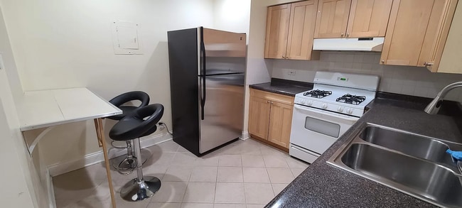 Photo - 693 E Fullerton Ave Unit 693  208