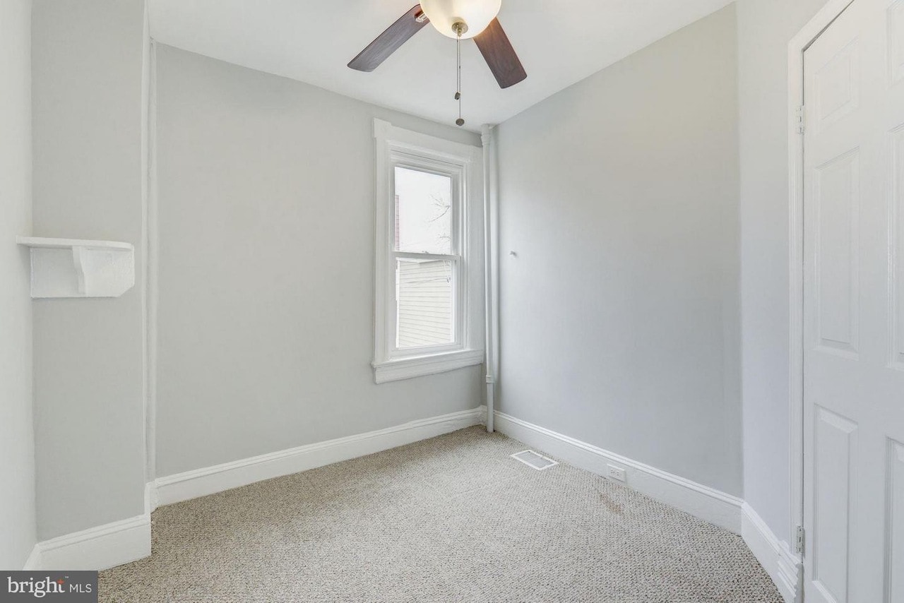 bedroom - 1692 Kramer St NE