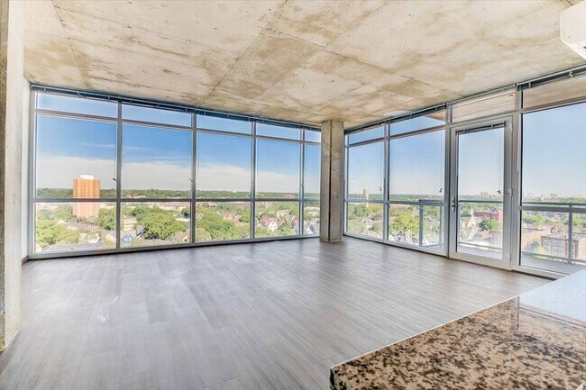 2 Bed / 2 Bath - Living Room