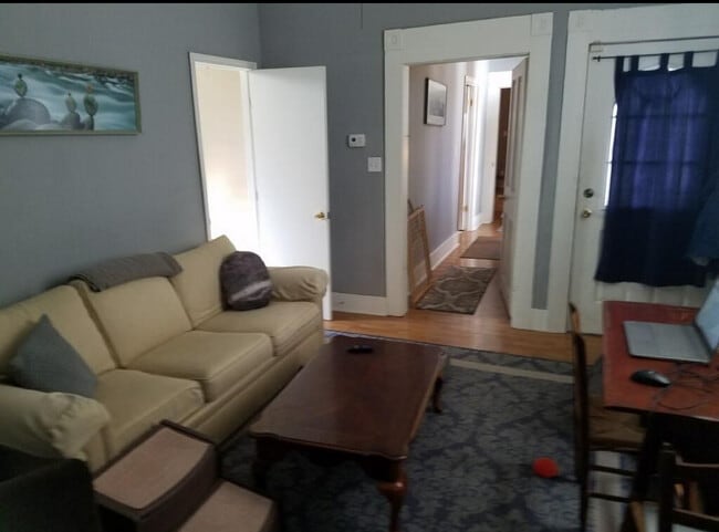 Photo - 1005 Charles St