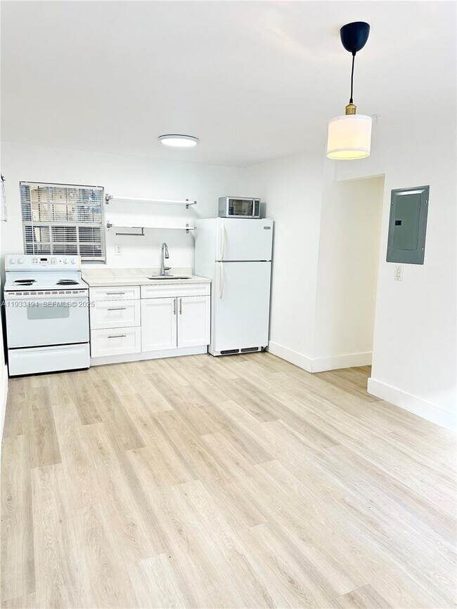 Photo - 553 NE 65th St Unidad 3