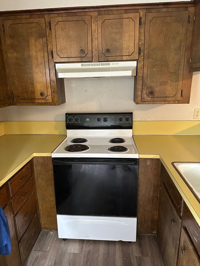 Photo - Bryan - 1 bedroom / 1 bath - duplex - fenced in area behind unit. Near 29th street.