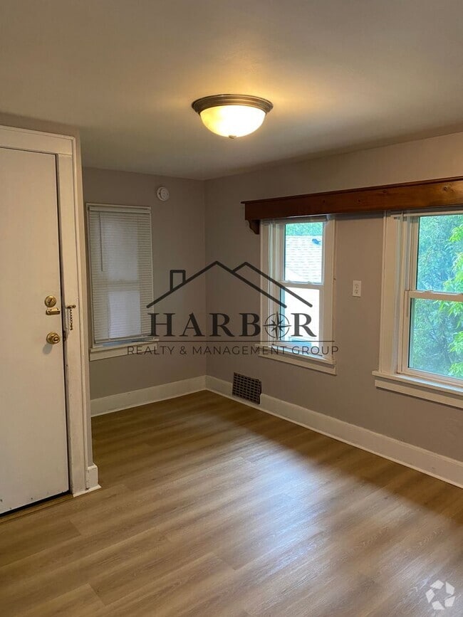 Building Photo - 867 8th Ave SE Unit 1 Rental
