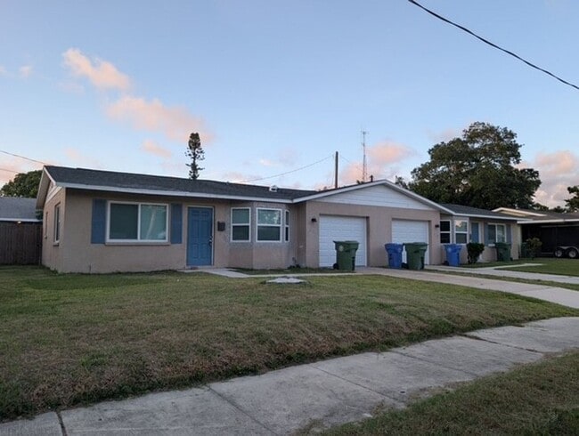 Building Photo - Beautifully Remodeled West Bradenton Duplex – 2 Bedroom | 1 Bath