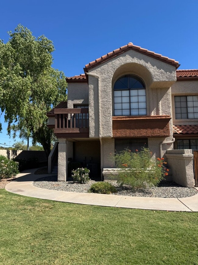 Building Photo - Westwood Unit #288