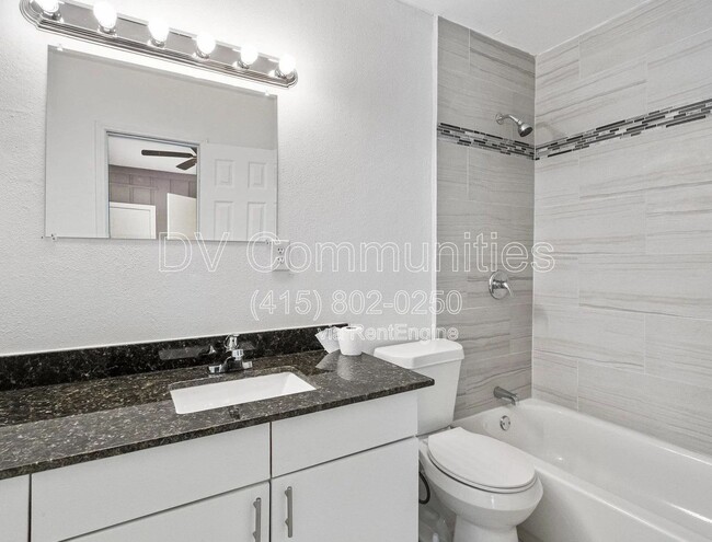 Photo - 1521 W Blum St
