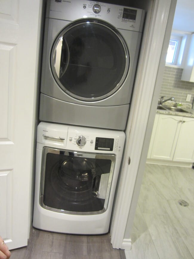 Photo - Spacious 2-bedroom Apartment for Rent in Oshawa ** One Month Rent Free!!