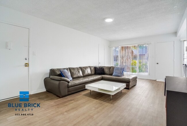 Building Photo - 12310 Chandler Blvd Unit 18