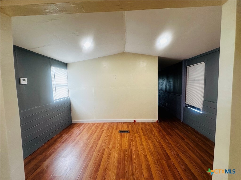 Photo - 217 E Schulz St