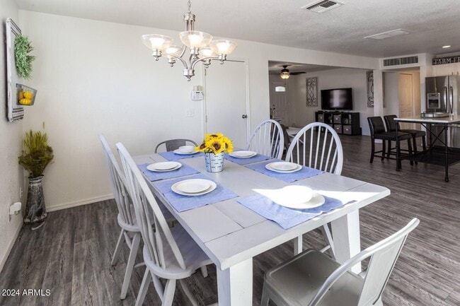 Photo - 423 N 73rd Pl