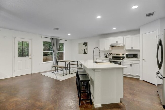Photo - 7107 Thannas Way