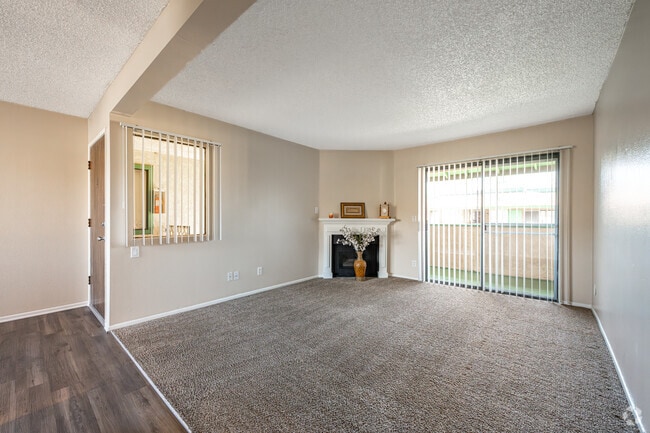 1BR, 1BA - 717SF - Living Room - Cherry Cove