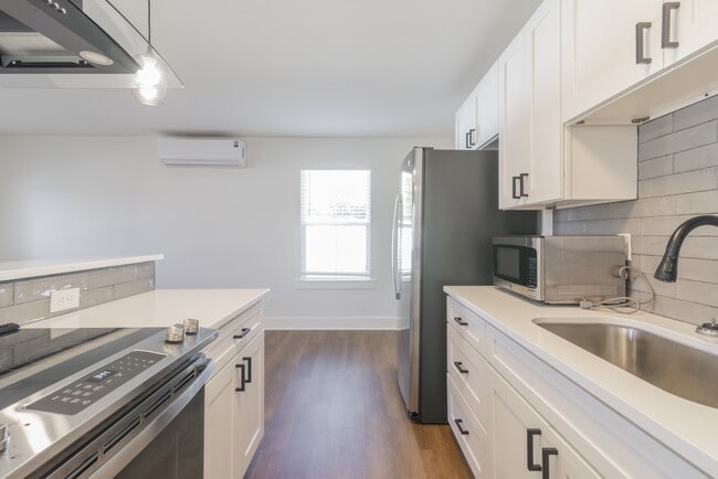 Photo - 404 Kirby Dr