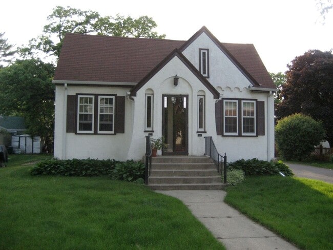 Building Photo - 4930-4932 28th Avenue Unit 4932 Rental