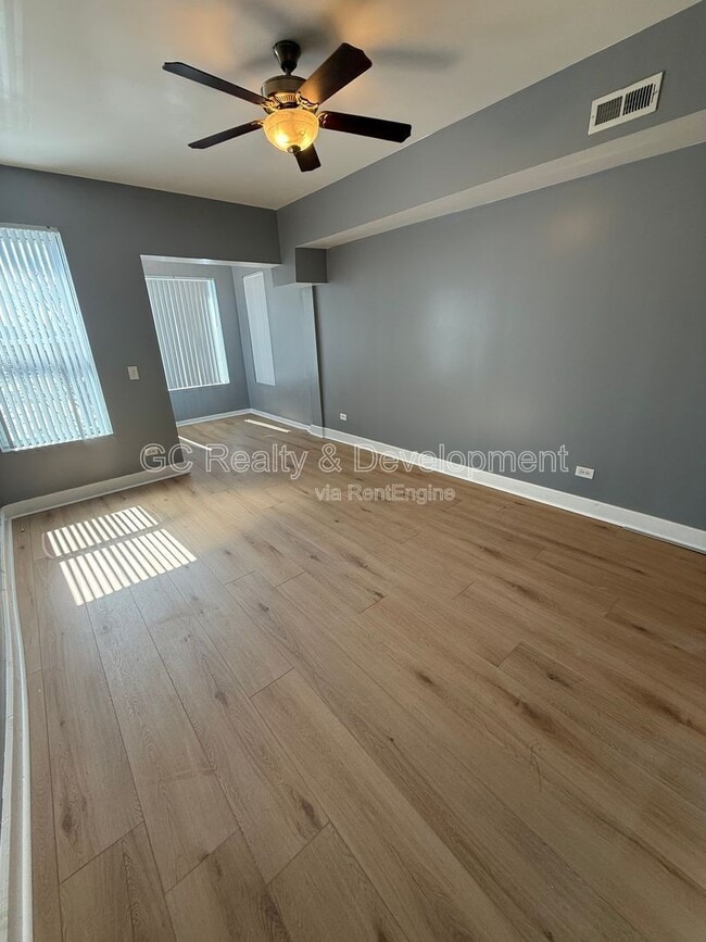 Photo - 3302 W Fulton Blvd Unidad 3