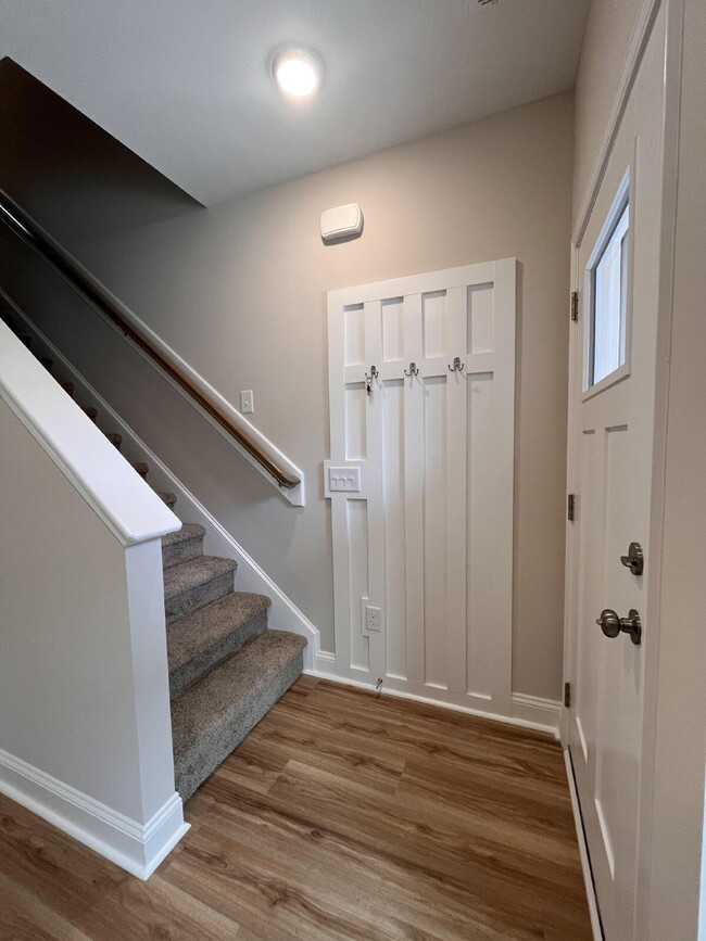 Spacious 2 Bedroom, 2.5 Bath Townhome
160 Loren Rd.