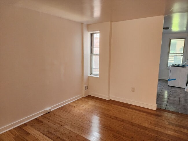 Photo - 221 N Scott St