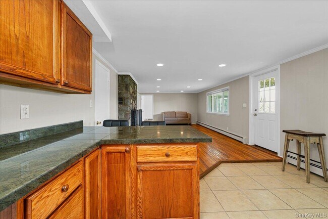 Photo - 14 Hemlock Hill