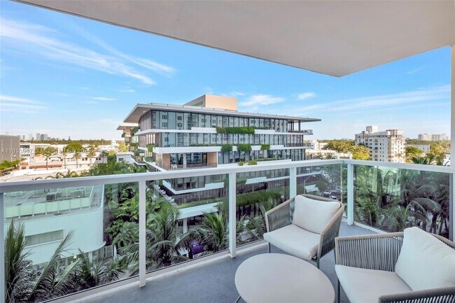 2301 Collins Ave Unit 634