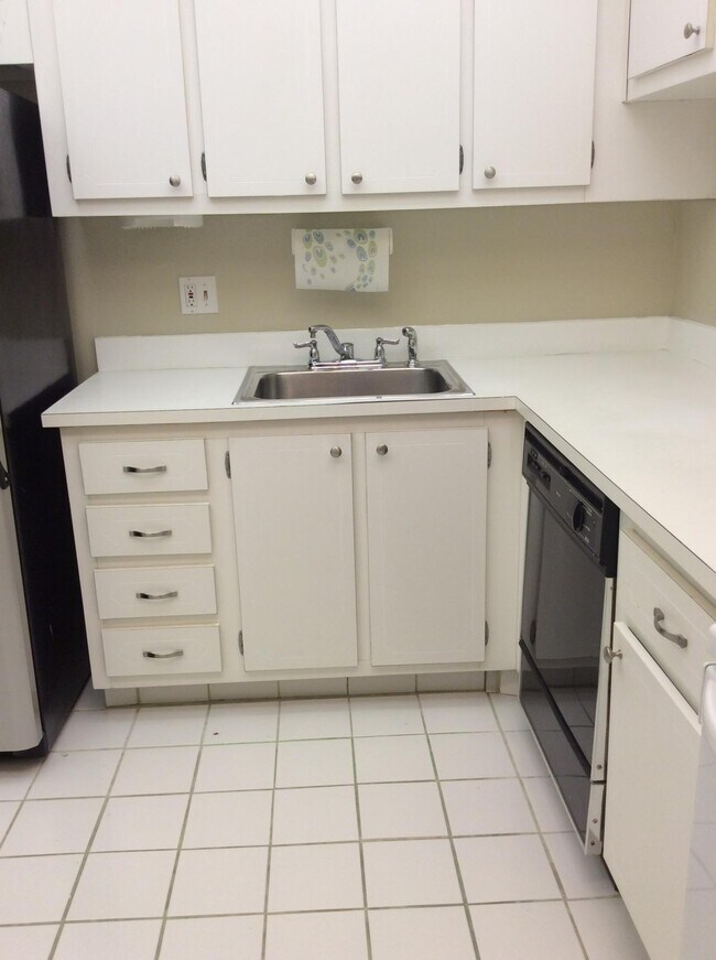 Photo - 470 Executive Center Dr Unit 2k