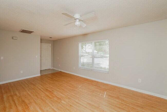 Photo - 6035 Pointe Pleasant Blvd