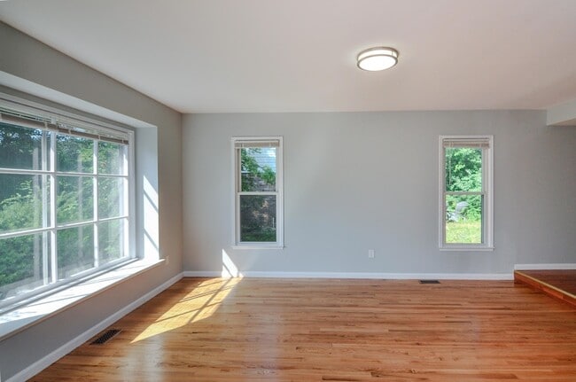 Photo - 3187 Plymouth Rd