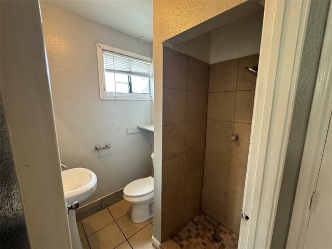 Photo - 2705 Lorraine St