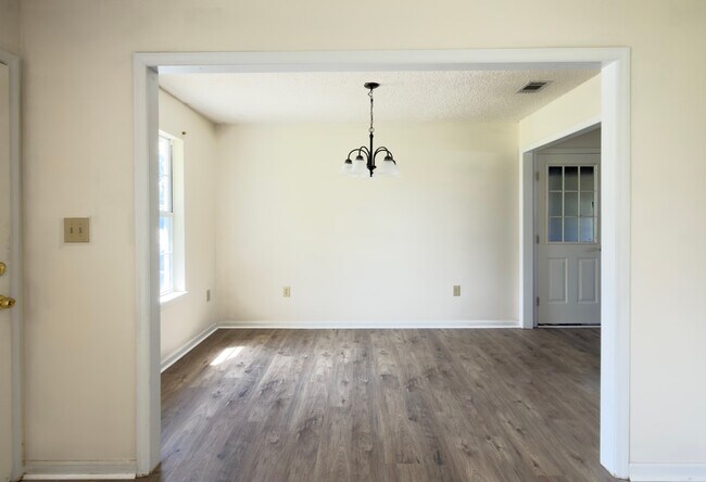 Photo - 4060 Northlake Dr Unit 1