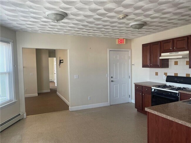 Photo - 585 Main St Unit 2B