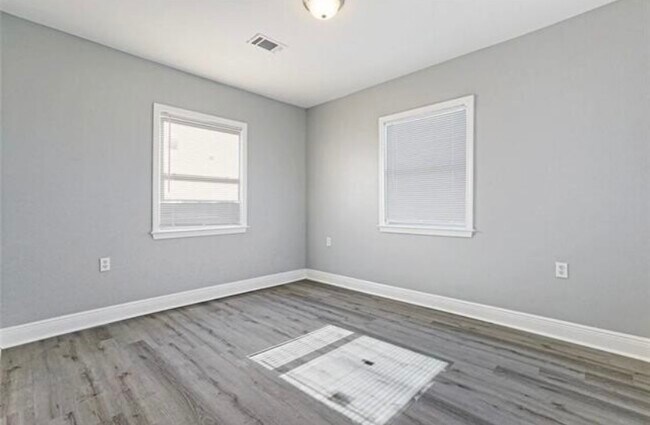 Photo - 1916 Moss St