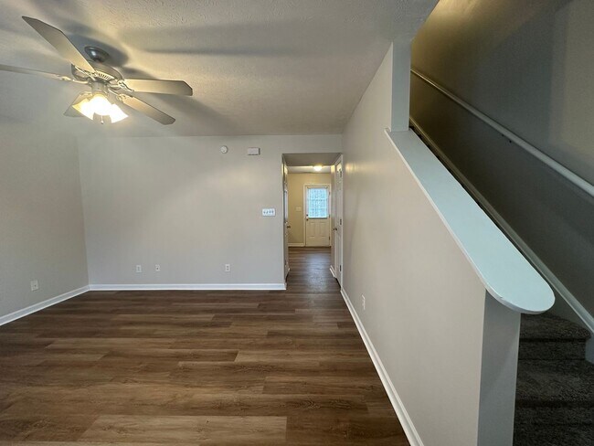 Photo - 131 Primrose Ln Unit B