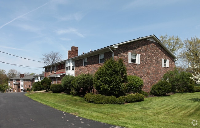 Carriage Hill Apartments - Carriage Hill Apartments