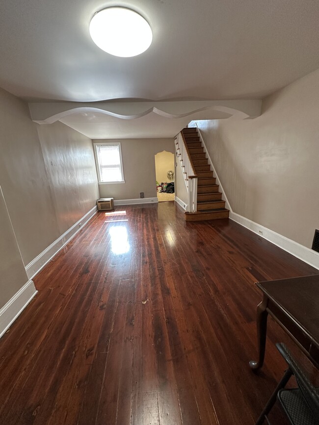 Photo - 1914 E Hazzard St