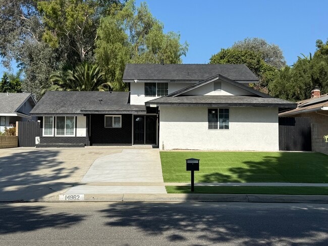 Building Photo - 14962 Rolling Ridge Dr