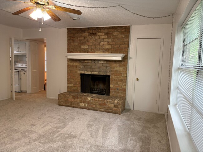 Building Photo - 5355 Wonder Dr