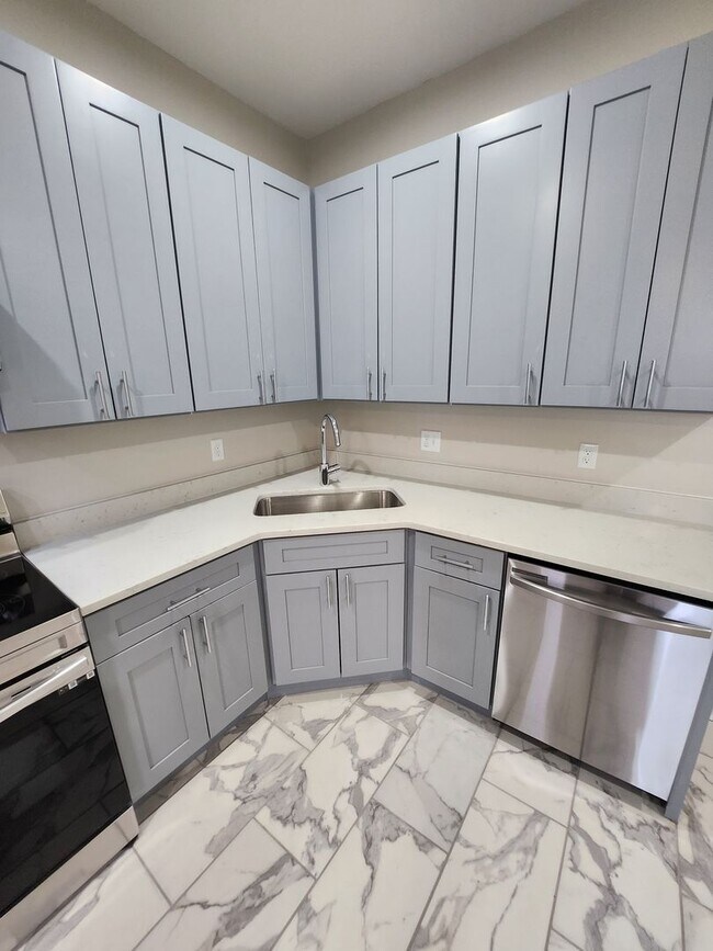 Photo - Newly Renovated One Bedroom Available Today in The Grove!! Unidad 4242 - 1F